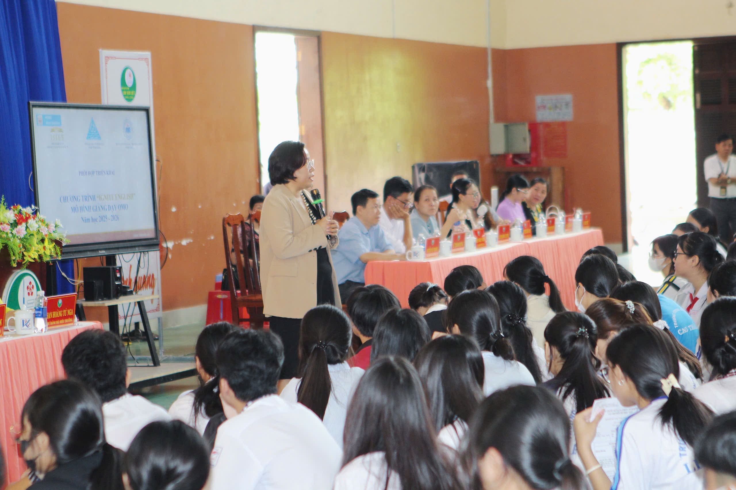 ISIEE Partners with Luu Van Liet High School – Vinh Long Province to Enhance English Listening and Speaking Skills through the OMO Model, Aiming to Establish English as a Second Language in Schools for the 2025–2026 Academic Year