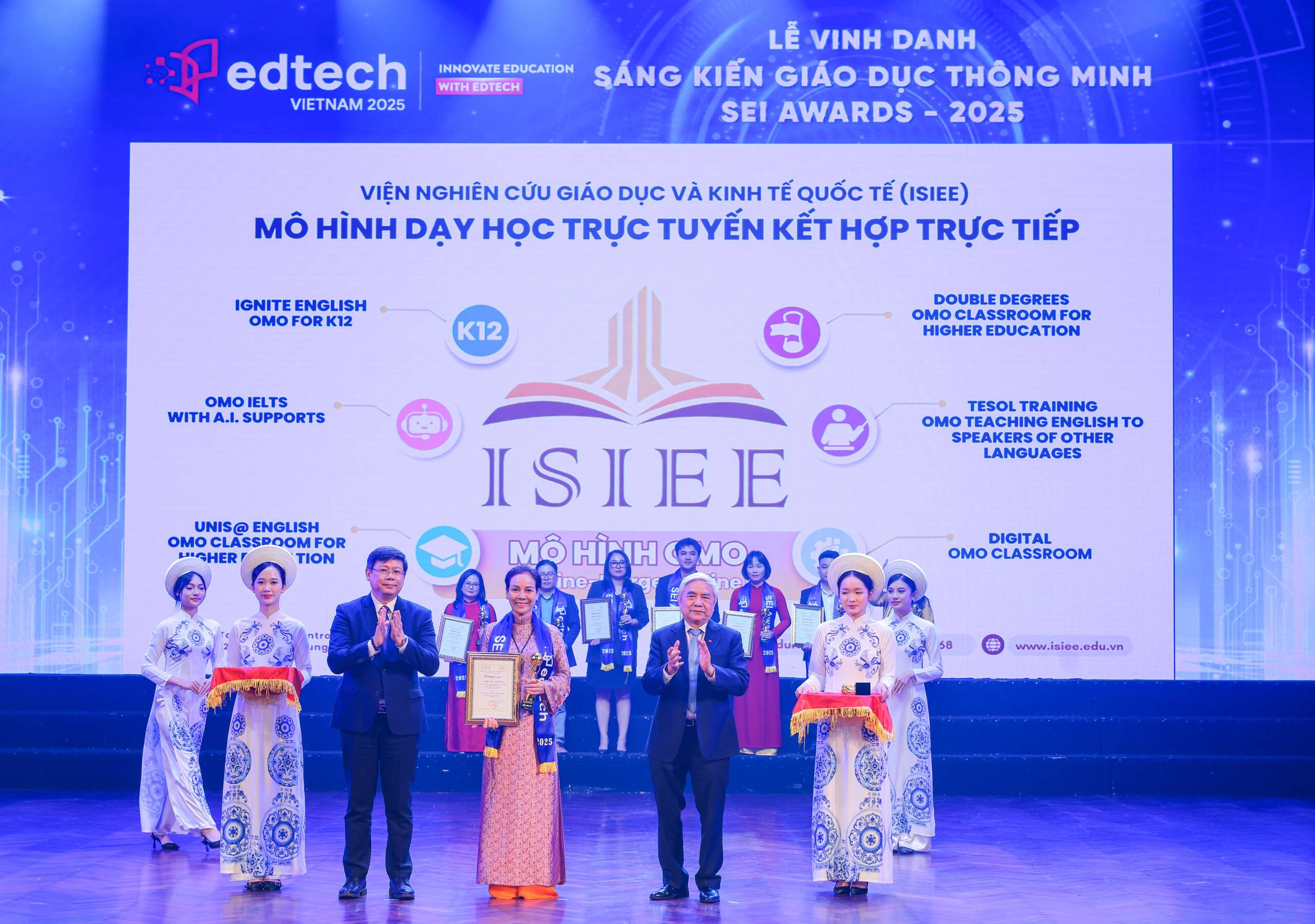 Chương trình Tiếng Anh Ignite English theo mô hình OMO đạt chứng nhận Sáng kiến giáo dục thông minh