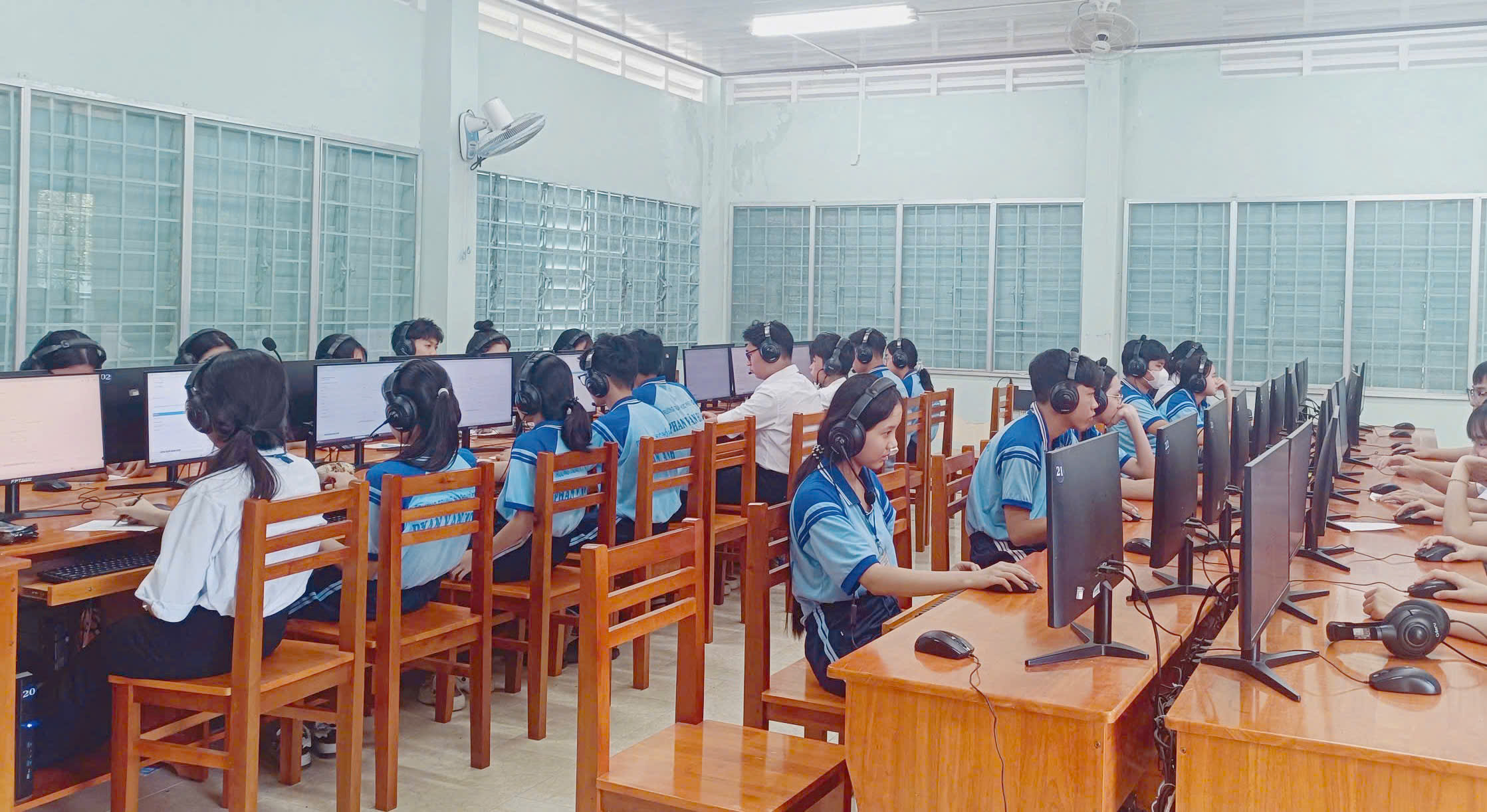 The ISIEE, on Jan 10-11 2026, Organizes AI-Powered IELTS Mock Exams for High School Students in Vinh Long Province,