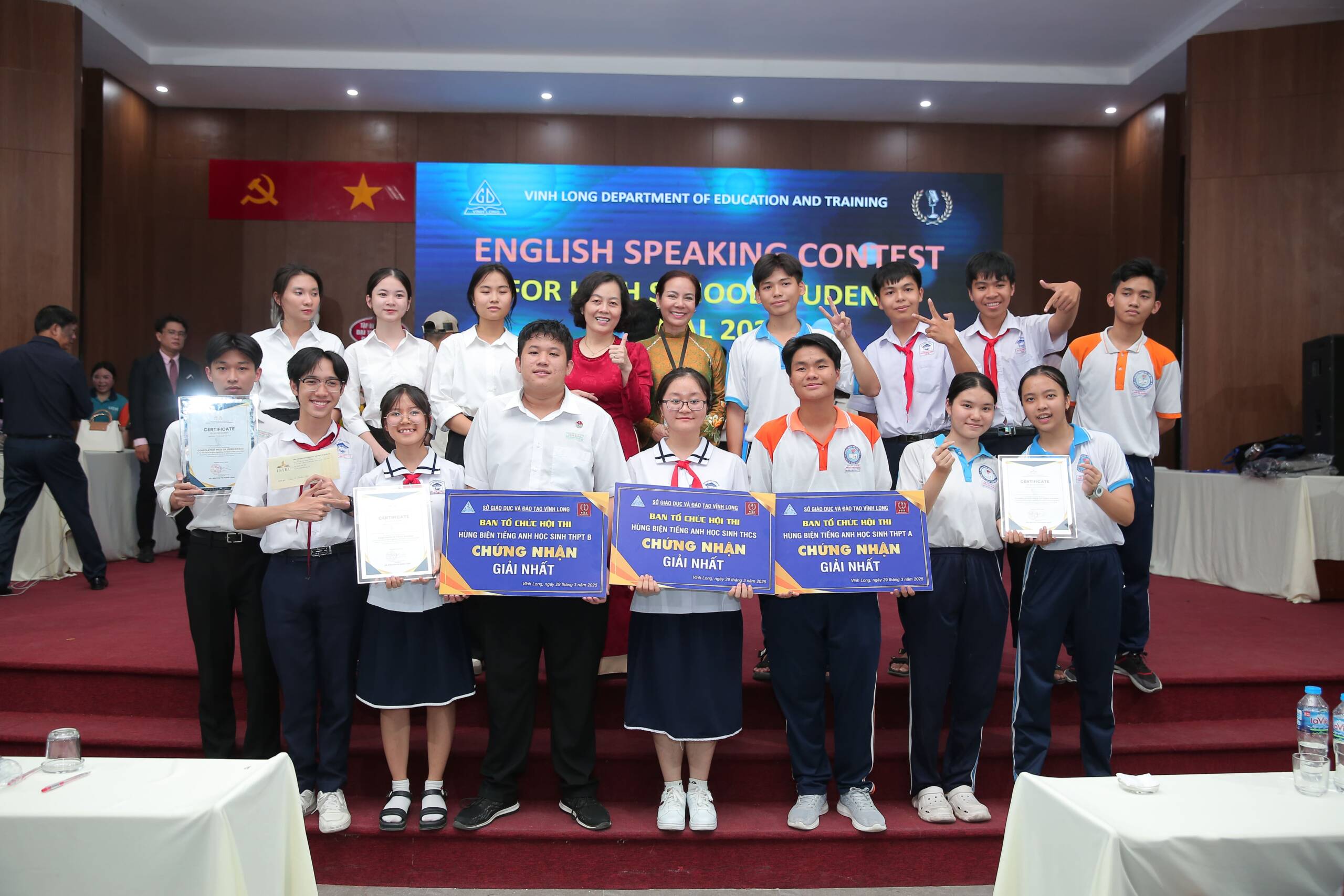 Cuộc Thi Hùng Biện Tiếng Anh Cấp Tỉnh Vĩnh Long 2025 Đã Diễn Ra Thành Công Rực Rỡ