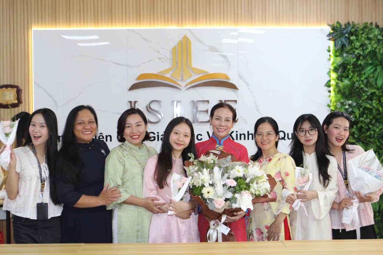 Ấm Áp Ngày 20/10 Tại ISIEE: “Hạnh Phúc Là Trên Đường Đi, Không Phải Là Đích Đến”