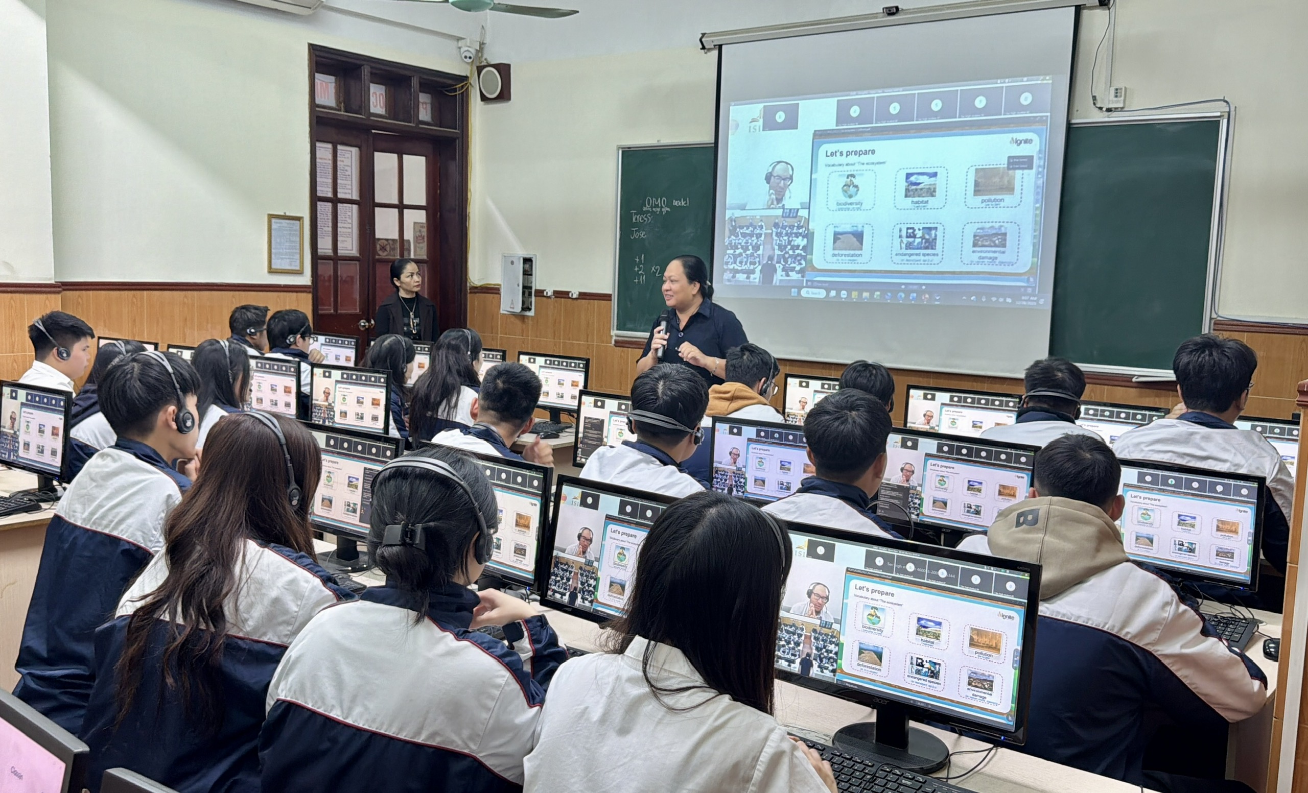 Dong Do High School – Hanoi & ISIEE Launching an OMO English Demo Class: Ready to Support Vietnam’s National Foreign Language Project.