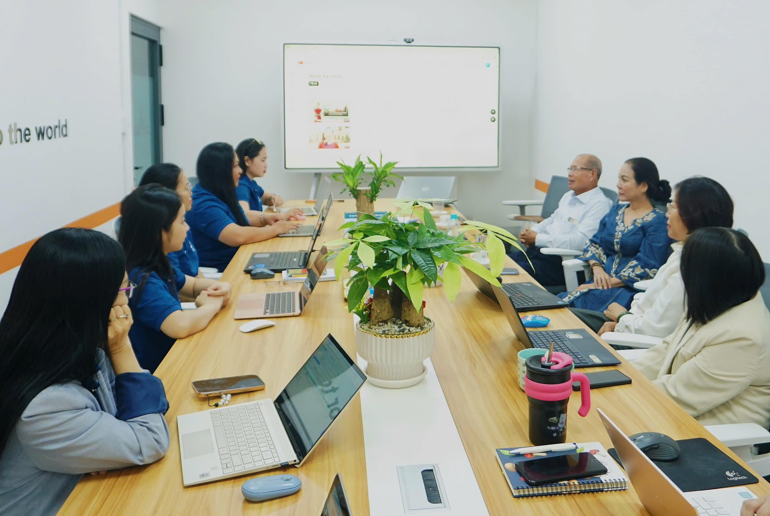 Assoc. Prof. Dr. Truong Minh Chuan, Chairman of the Founding Council, Visits and Works with ISIEE
