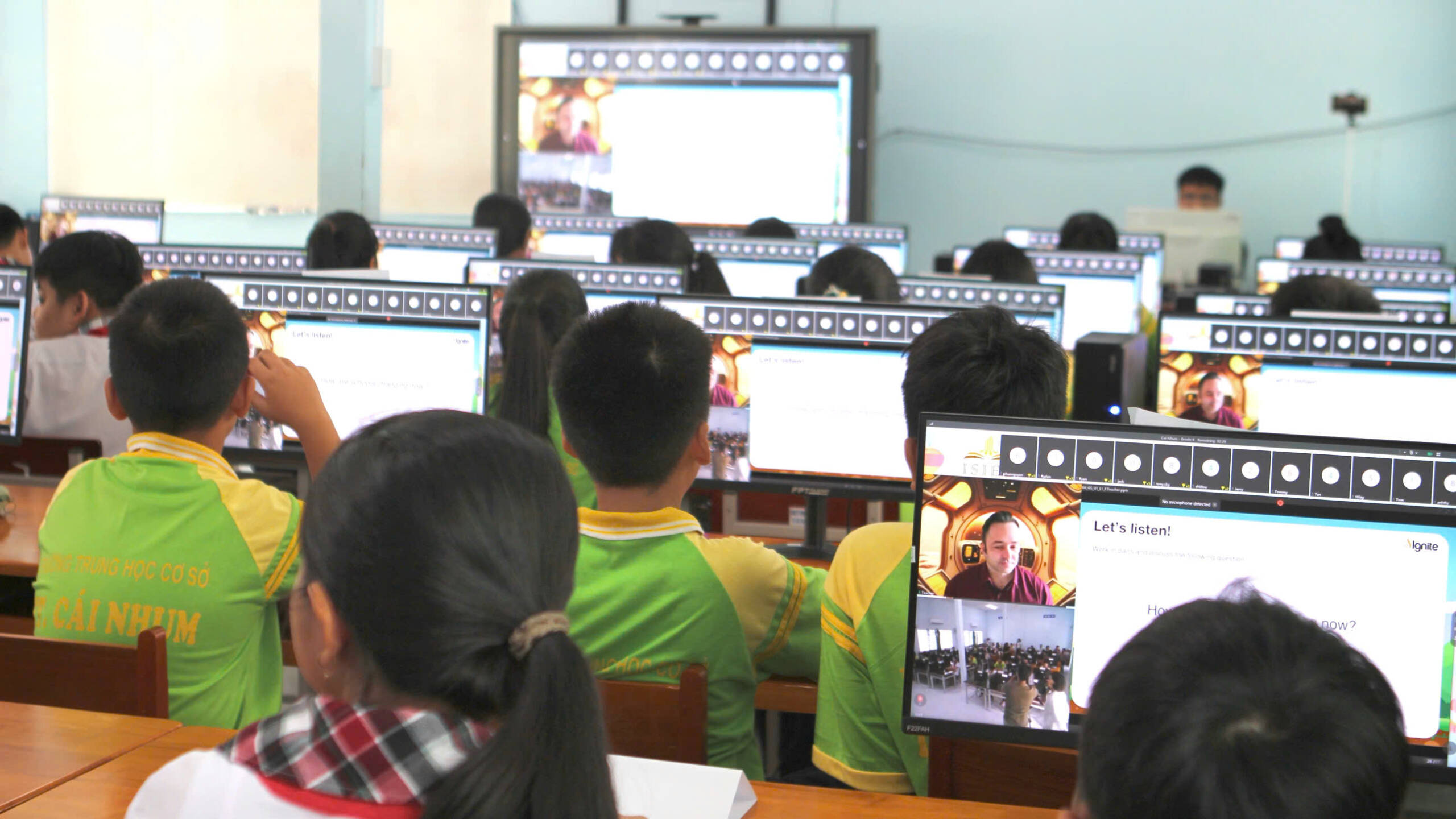 Bringing International-Standard English to Remote Communities –Learning English with Native English Teachers through the OMO Model