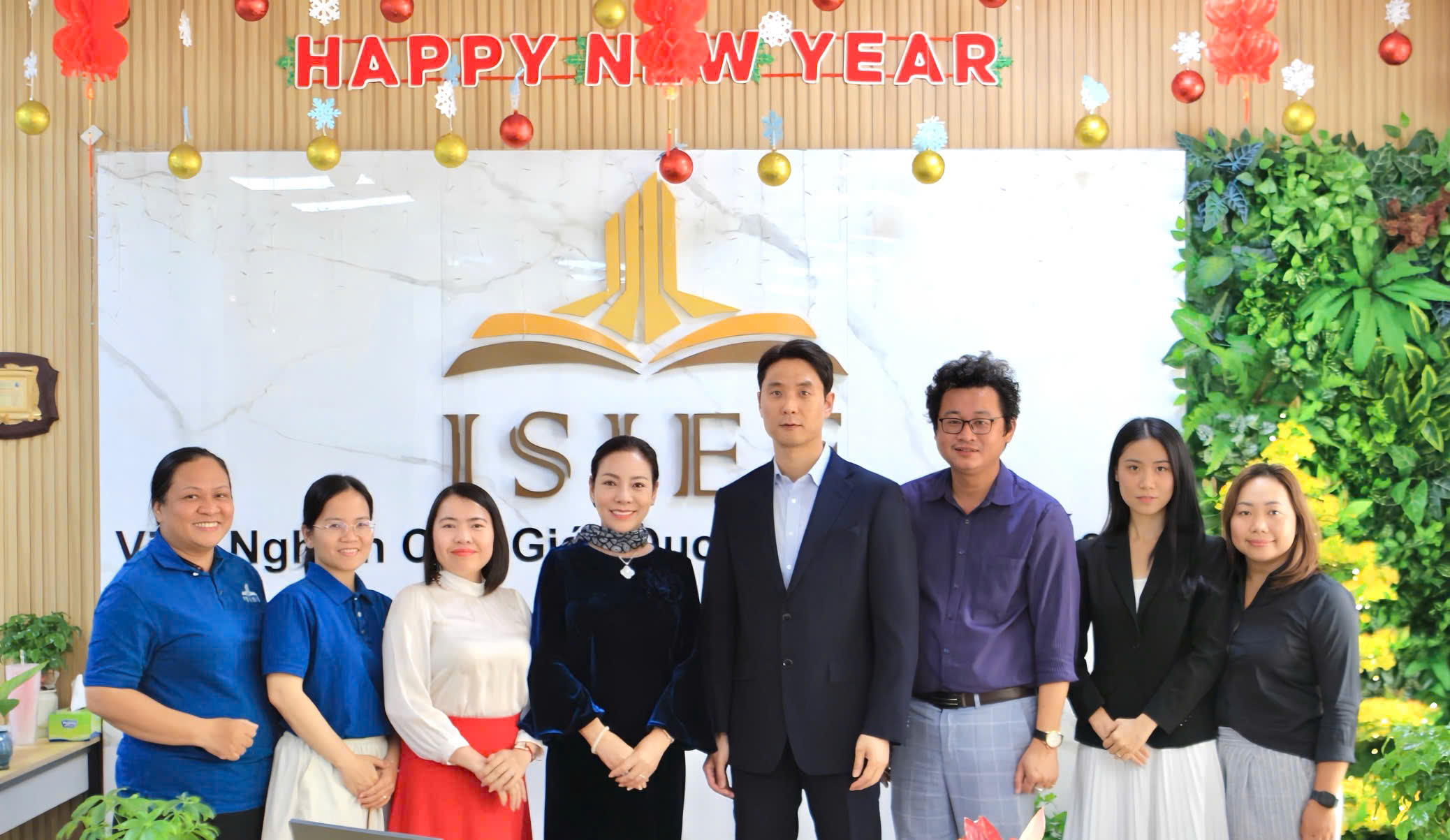 ISIEE MEETS WITH GLENN COLLEGE (CANADA): EXPANDING COOPERATION ON TESOL PROGRAM AND CANADA INTERNATIONAL SUMMER CAMP